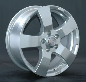 Replay Nissan (NS66) 7x17 5x114,3 ET 40 Dia 66,1 (S) серебристый